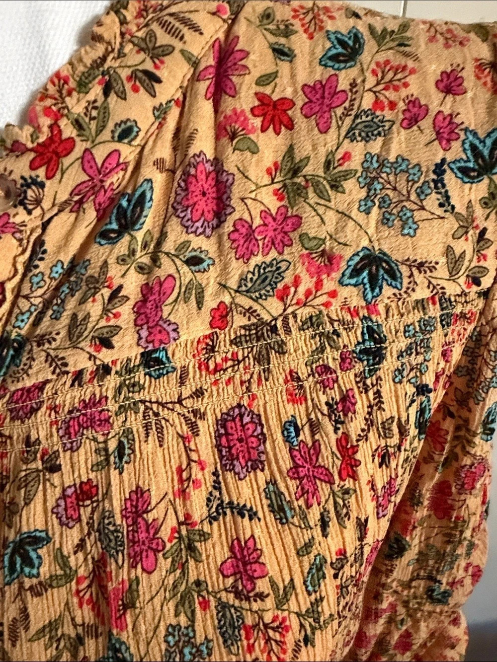 Democracy Floral Blouse in Yellow & Pink Size Large Like New - Picture 5 of 6